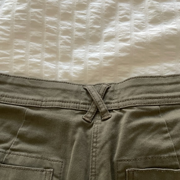 High Waisted Utility Shorts - Picture 3 of 4
